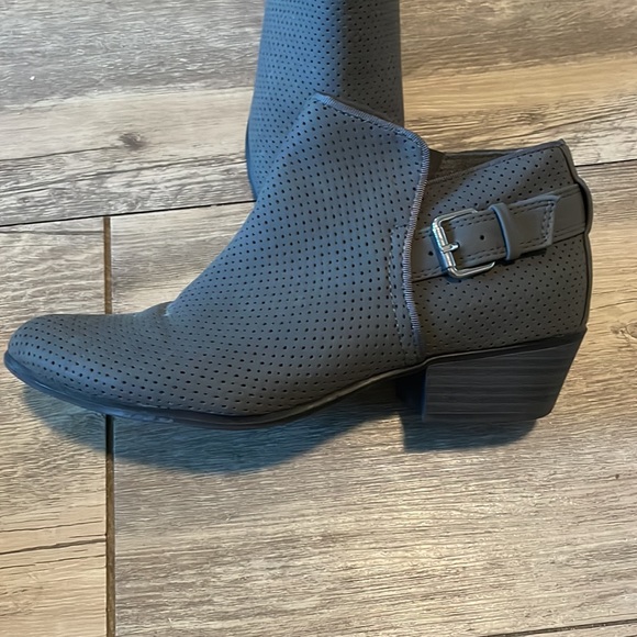 Woman’s Grey Ankle Boots - Picture 2 of 2